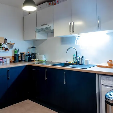 Apt With Terrace At 2 Steps From The Metro 아파트 *